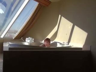 自信的 青少年: hot-tub 挑逗 機